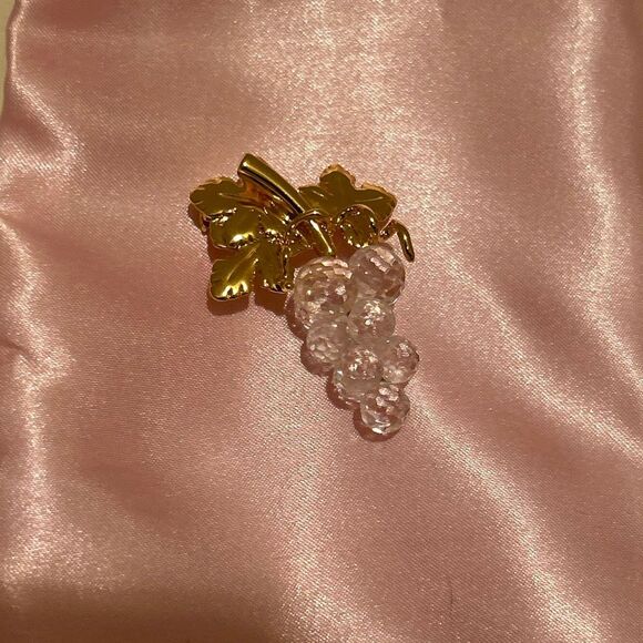 Vintage Swarovski Crystal Memories Gold Tone Grape Cluster Brooch Pin Faceted - Picture 2 of 5